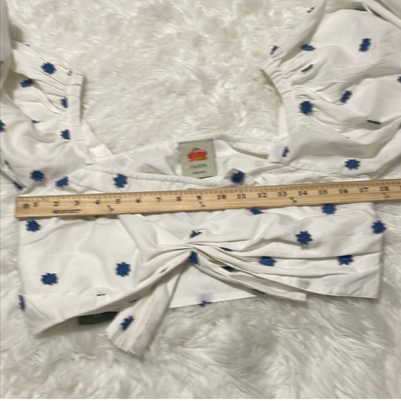 FARM Rio White and Blue Puff Sleeve Crop Top - Picture 3 of 9